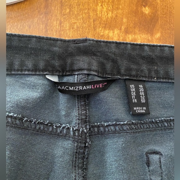 Isaac Mizrahi Crop Demi boot cut jean. Size 16. Black. Like New. - Picture 6 of 6